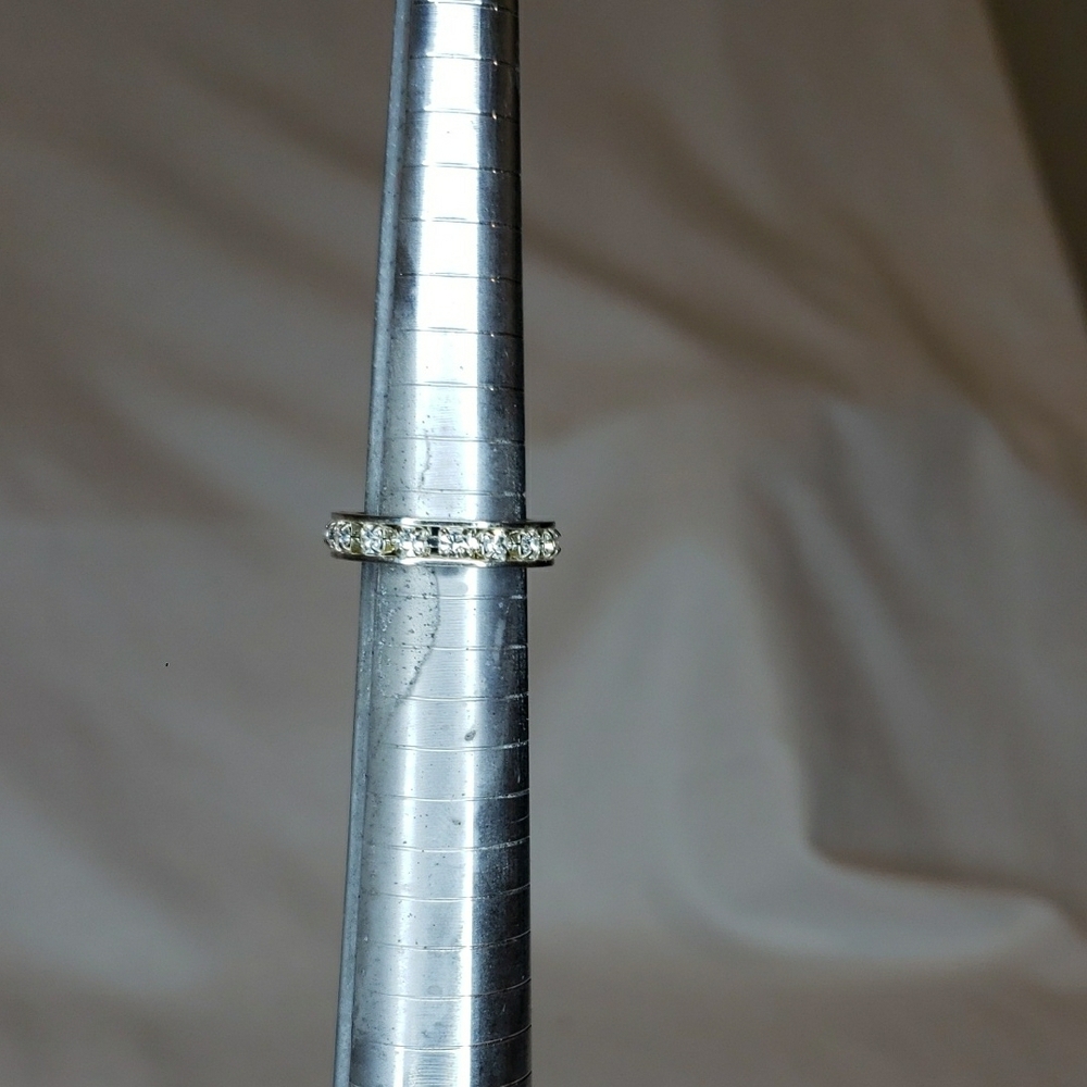 Dazzling Silver Women's Ring with Crystal Accents - Picture 4 of 6